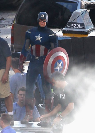 Illustration for article titled The Avengers set photos